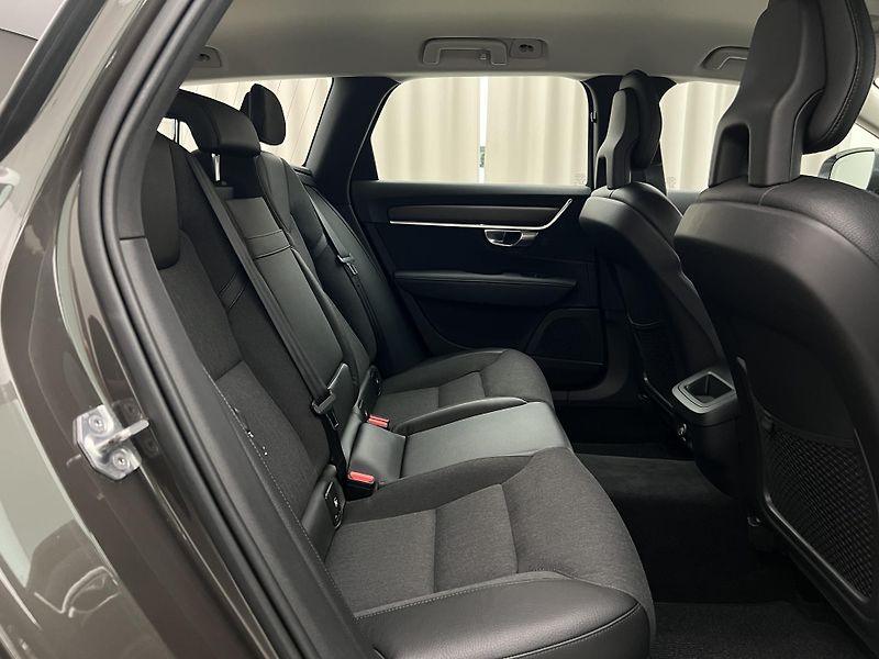 Volvo V90 CC D5 AWD AUT CZ - fotka 18 z 33
