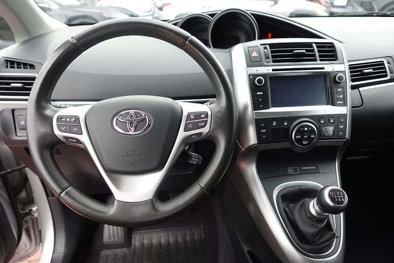 Toyota Verso 1,8VVTi 108kW 6M/T Active Supe - fotka 14 z 26