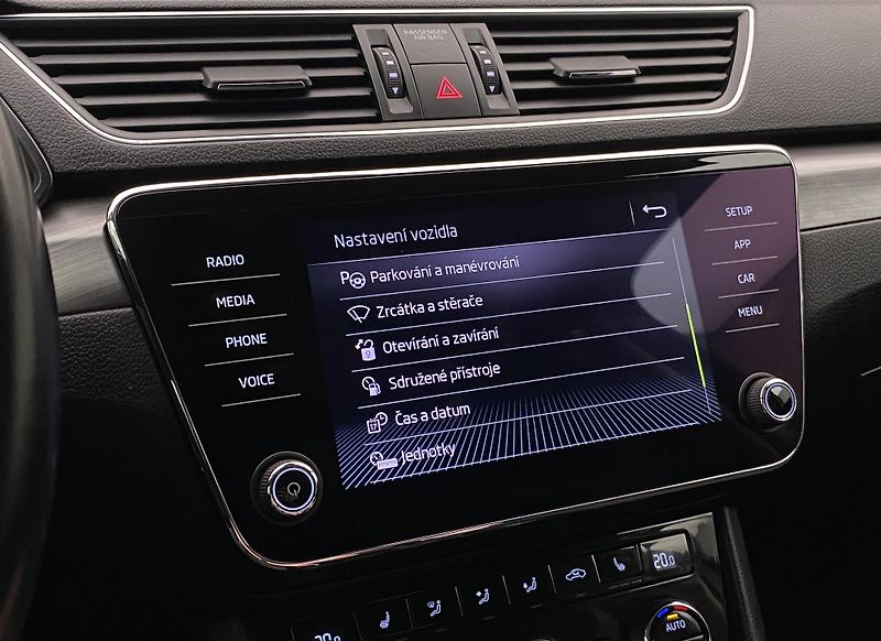 Škoda Superb 2.0TDI 140kW STYLE 4x4 DSG CZ - fotka 43 z 52