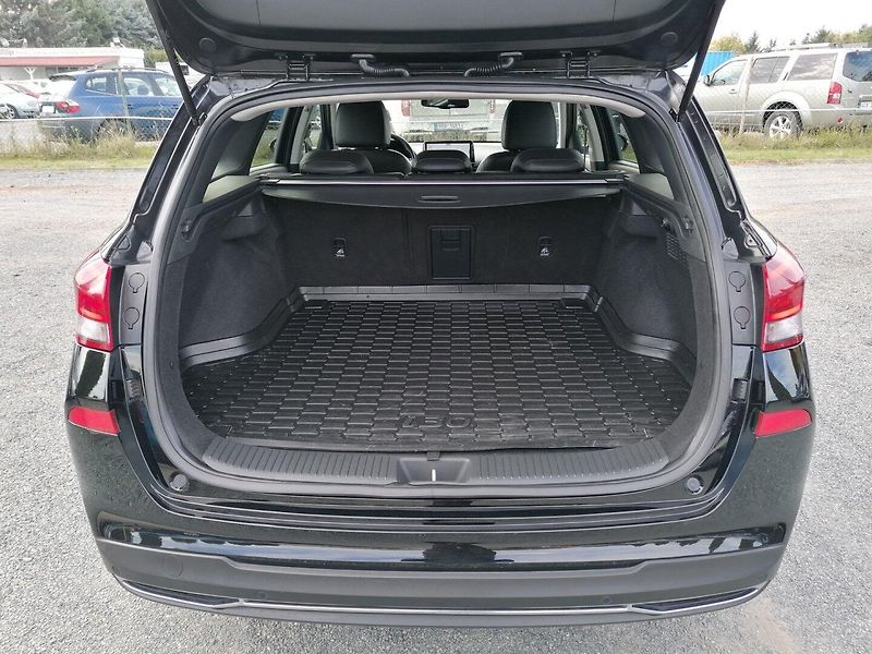 Hyundai i30 (2022) 1.6 CRDi MHEV 100kW Kůže - fotka 33 z 39