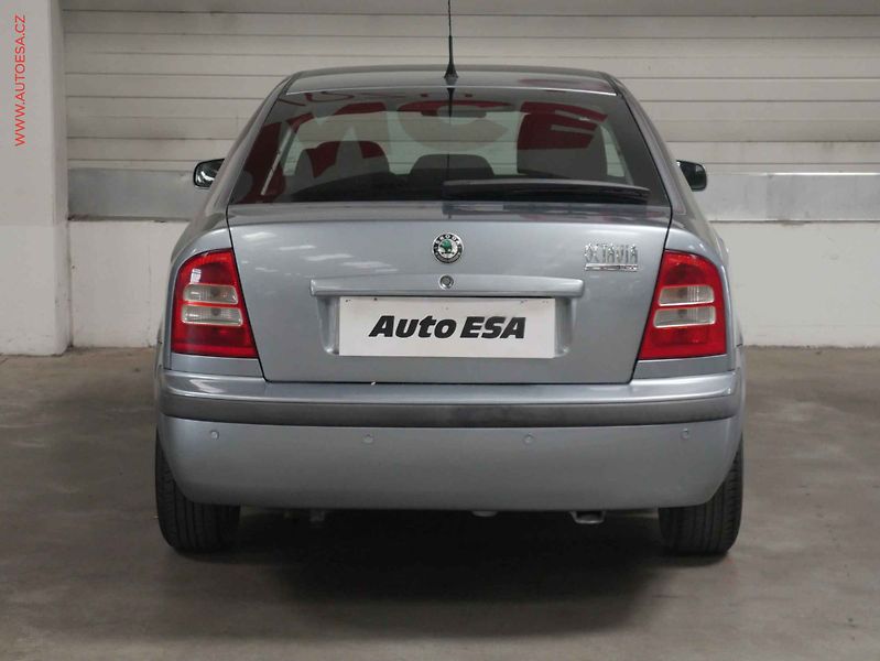 Škoda Octavia (2004) 1.6i, AC, park.asist - fotka 5 z 15