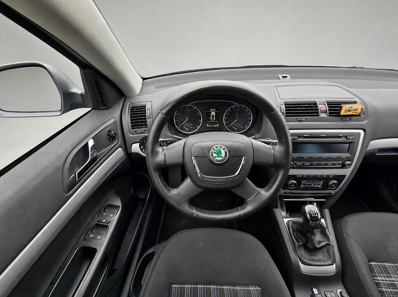 Škoda Octavia (2012) 1.4 Tsi 90kw Ambition - fotka 14 z 23