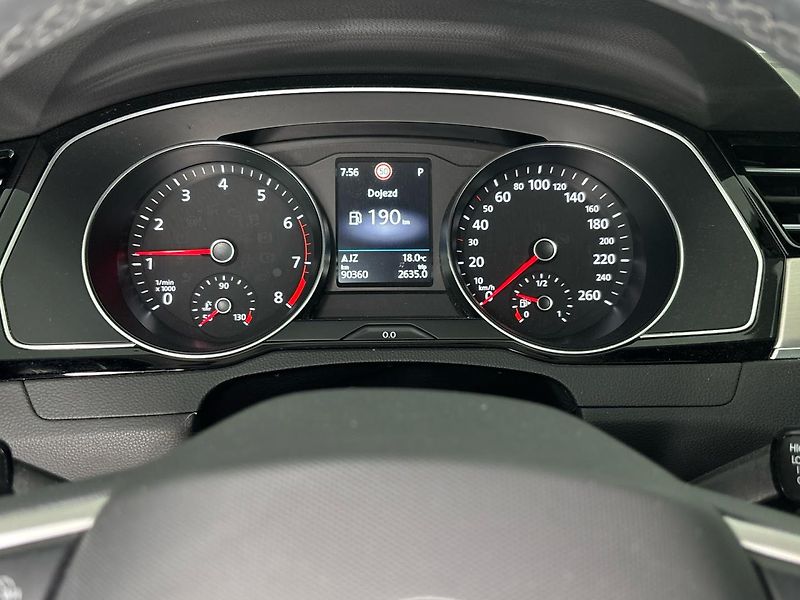 Volkswagen Passat Elegance DSG - fotka 11 z 28