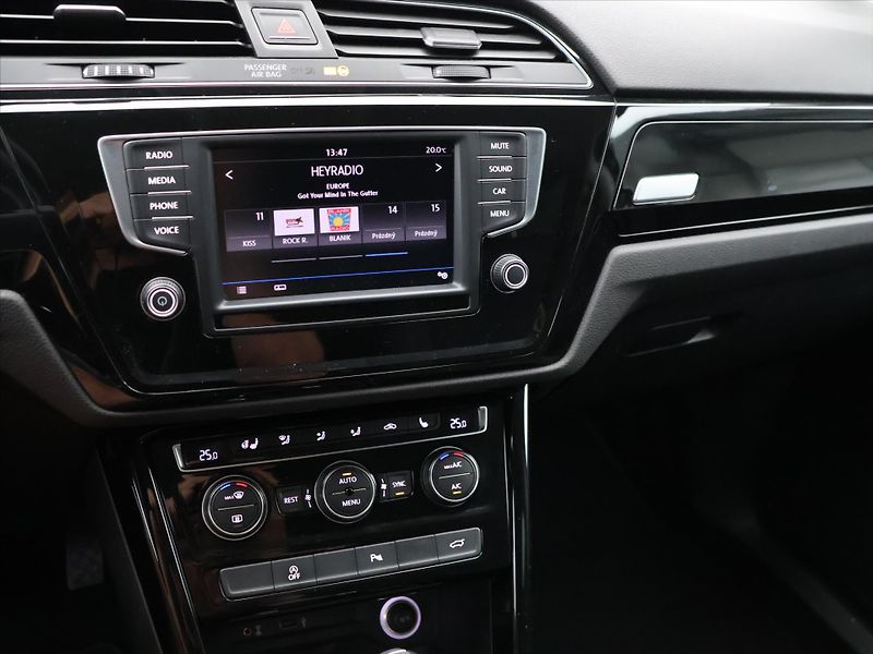 Volkswagen Touran 2,0 TDI 110kW Highline DSG DPH - fotka 21 z 33
