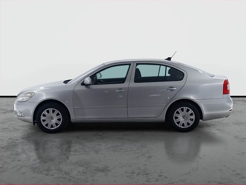 Škoda Octavia (2011) Ambiente 1.6 TDI, Serv.kniha - fotka 3 z 15