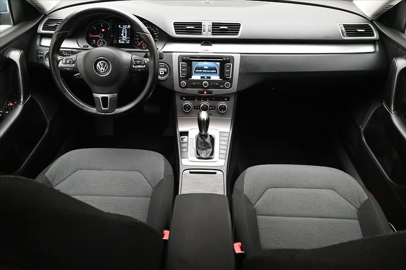 Volkswagen Passat 2,0 TDI 103kW DSG Nová STK - fotka 15 z 29