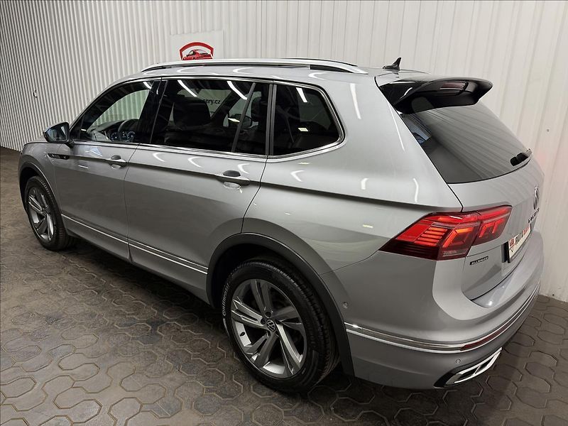 Volkswagen Tiguan Allspace R-LINE 180kW DCC H&K HUD PANO - fotka 6 z 50