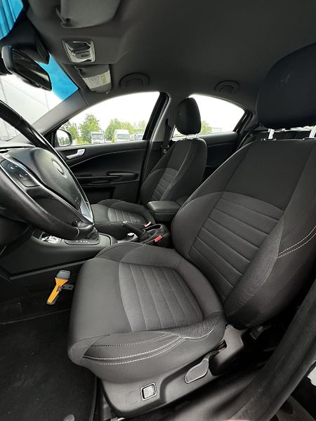 Alfa Romeo Giulietta 1.4T Aut. MultiAir 125kW Super - fotka 6 z 20