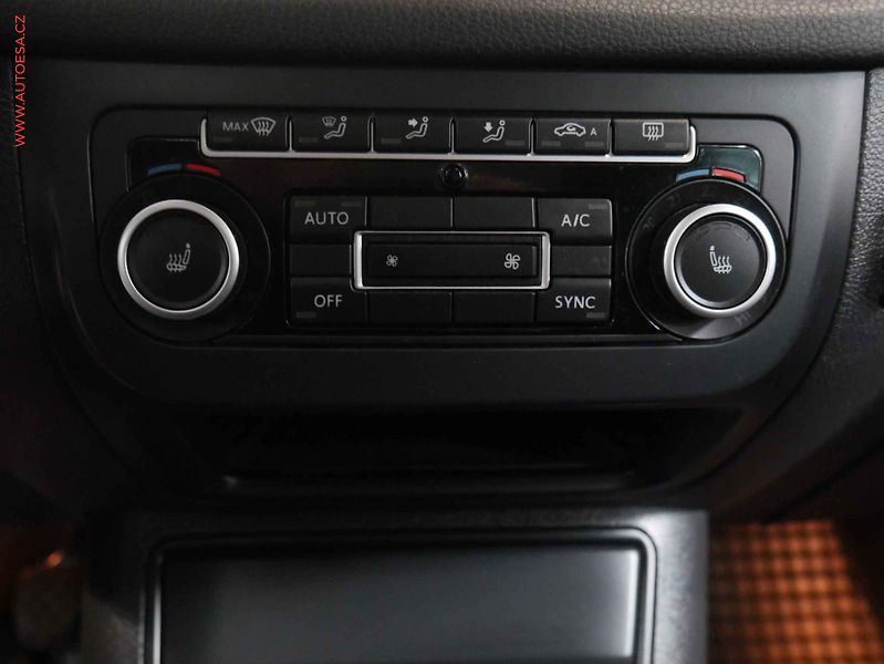 Volkswagen Tiguan (2013) 2.0TDi 4x4, Xenon, park.čidla - fotka 19 z 23