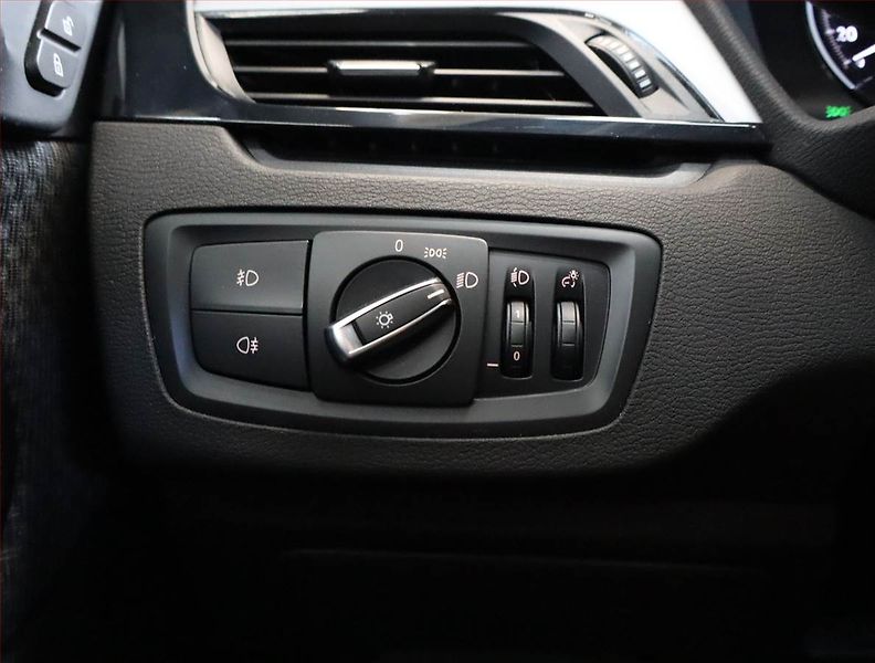 BMW X1 (2018) sDrive18i, Automat, Navi - fotka 18 z 21
