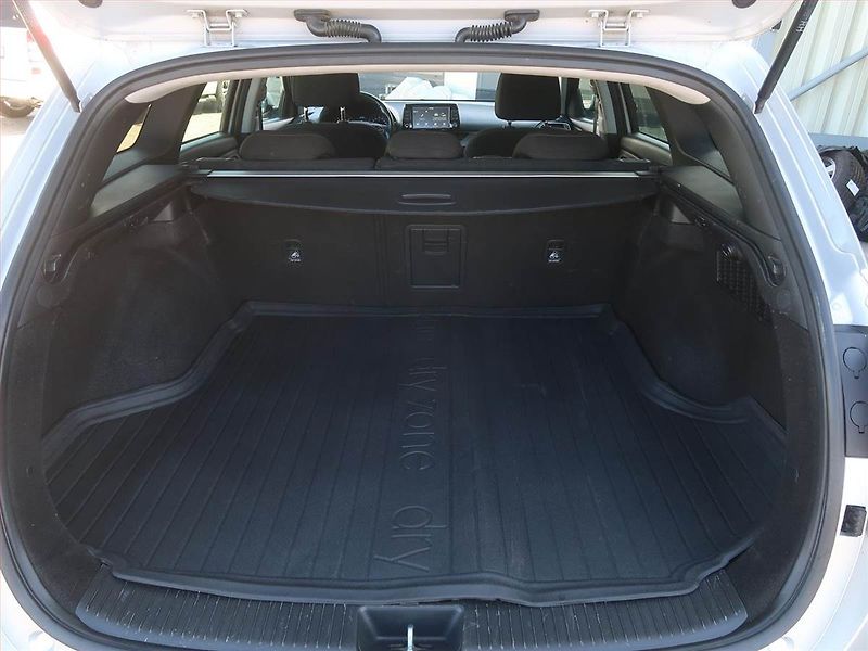 Hyundai i30 (2019) 1.6 CRDi, Tempomat - fotka 13 z 18