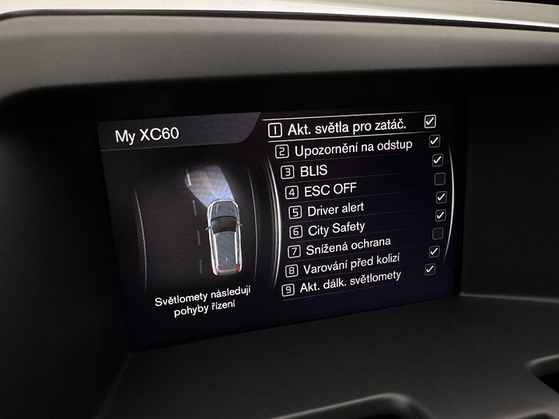 Volvo XC60 D4 AWD SUMMUM AUT - fotka 39 z 46