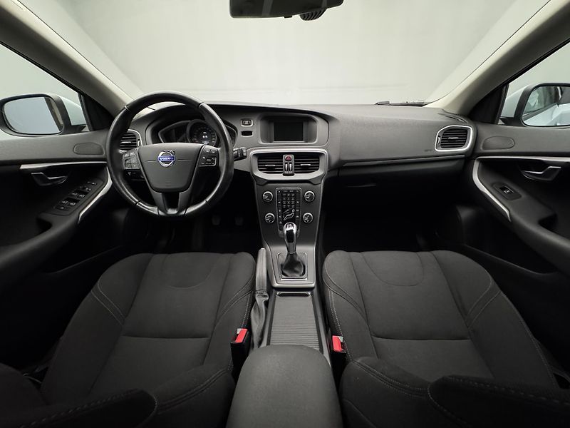 Volvo V40 T2 KINETIC CZ 1.maj REZERVACE - fotka 2 z 40