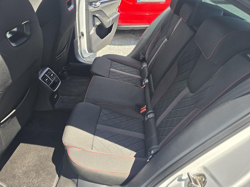 Škoda Octavia 2.0 TDI RS DSG 5100km - fotka 10 z 17