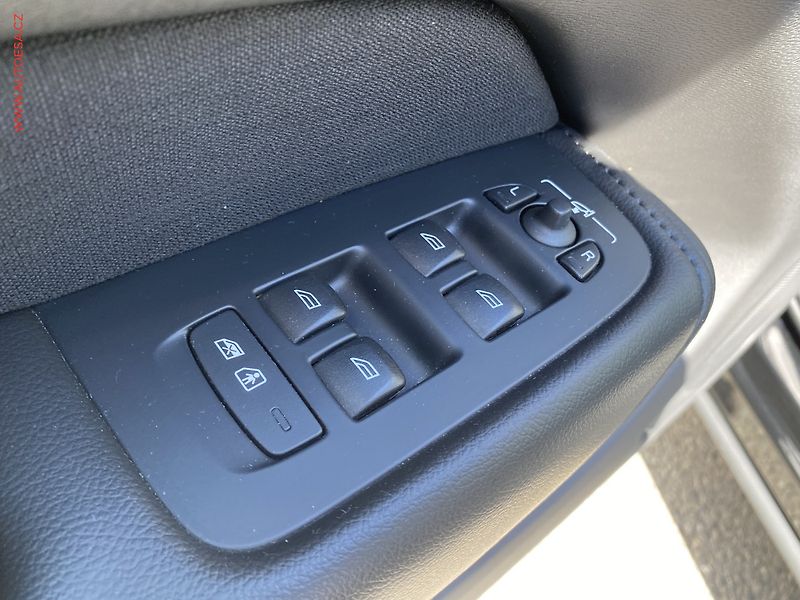 Volvo XC60 (2020) 2.0 D 4x4, ČR, servis.kniha - fotka 13 z 22