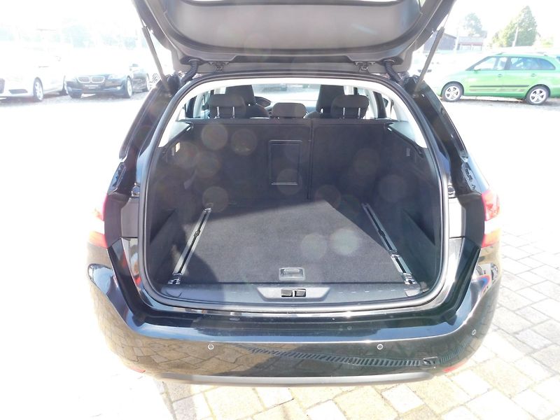 Peugeot 308 (2015) KOMBI 2.0 HDi - fotka 24 z 37