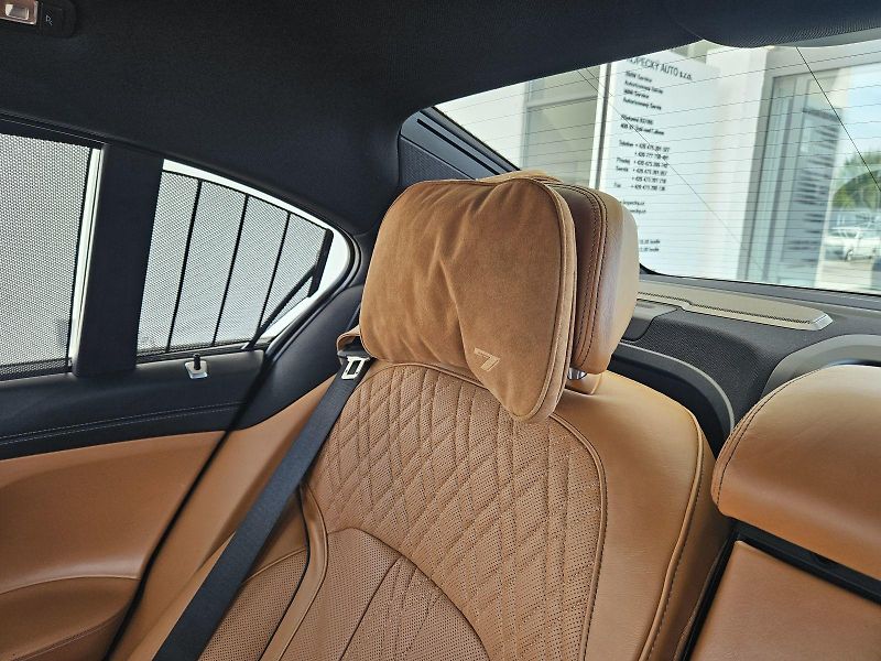 BMW Řada 7 (2016) 740Ld xDrive - fotka 16 z 18