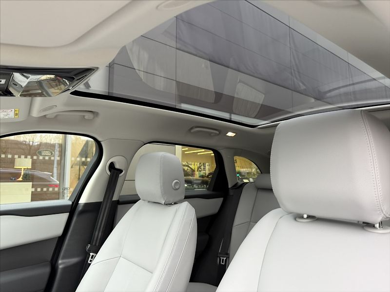 Land Rover Range Rover Velar 3,0   DYNAMIC SE P400 - fotka 13 z 21