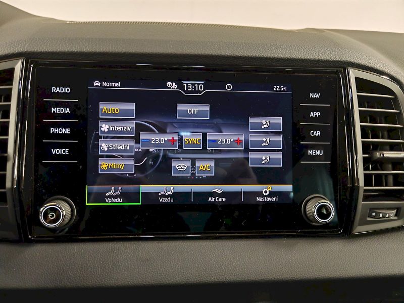 Škoda Karoq (2025) 1.5 TSI 110 kW DSG Sportline - fotka 15 z 32