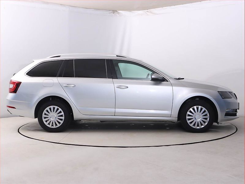 Škoda Octavia (2019) 1.6 TDI, Automat, Serv.kniha - fotka 6 z 19
