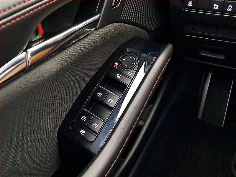 Mazda 3 (2023) Plus 2.0 Skyactiv-G - fotka 17 z 20