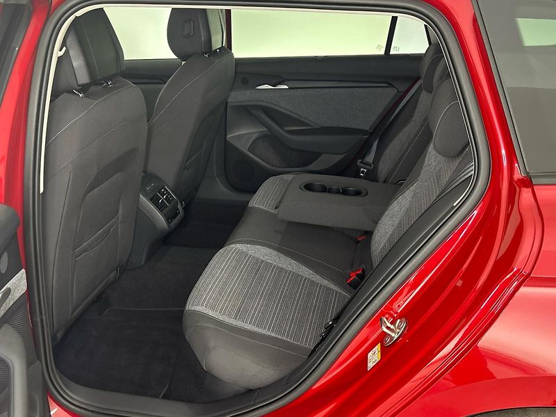 Škoda Superb Selection DSG - fotka 8 z 31