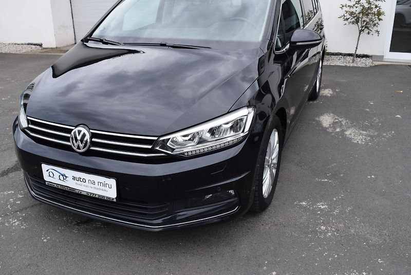 Volkswagen Touran (2017) 1.4TSI 110kw 7MÍST HIGHLIN TAŽ - fotka 2 z 48