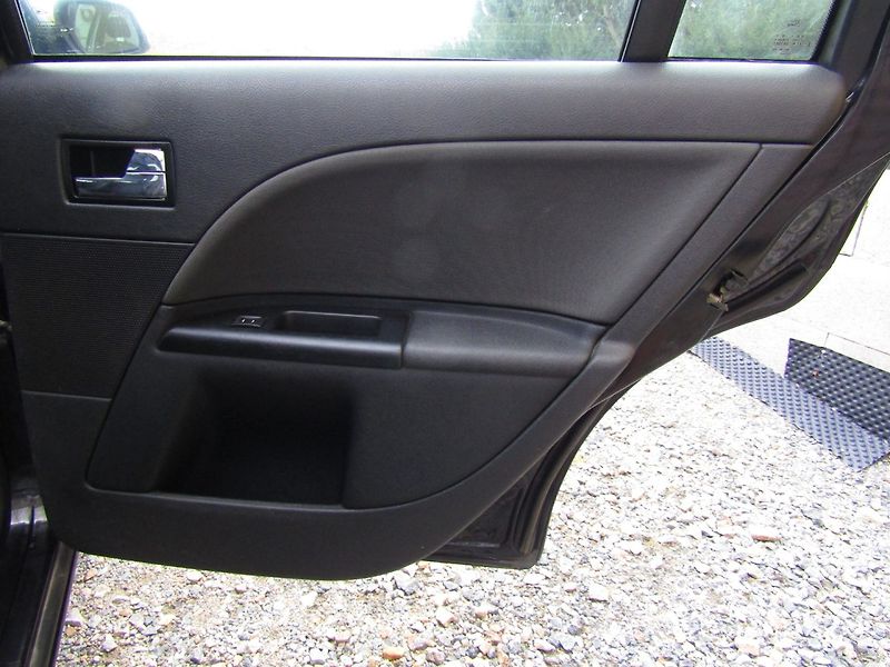 Ford Mondeo (2002) 2.0 TDCi 96kW PERFEKTNÍ STAV - fotka 23 z 36