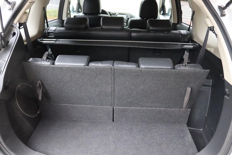 Mitsubishi Outlander 2.2DI-D 4X4 7 MÍST 110kW - fotka 43 z 50