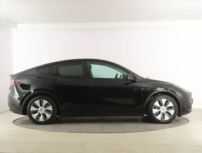 Tesla Model Y (2023) RWD LFP 60kWh, SoH 98% - fotka 6 z 33