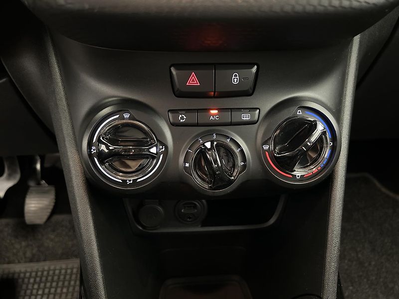 Peugeot 2008 1.2  Access - fotka 9 z 22