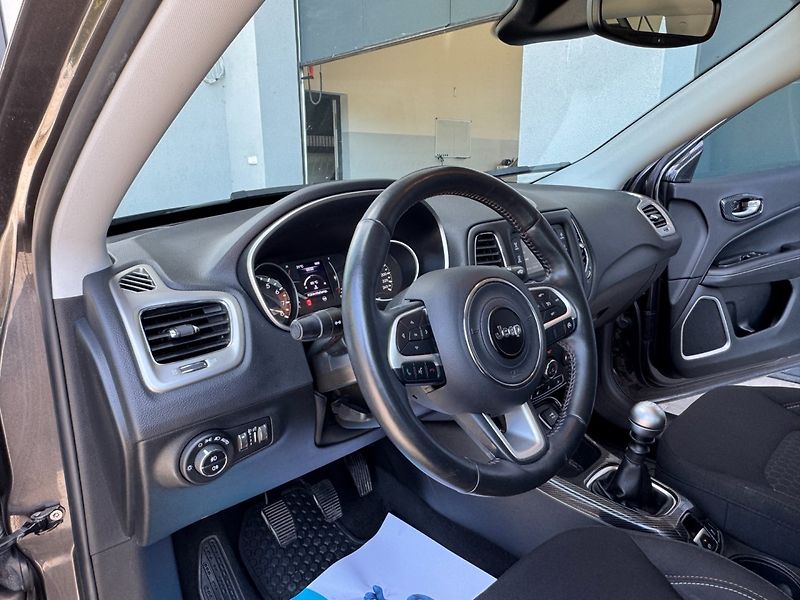 Jeep Compass (2018) 1.4 Multiair Longitude - fotka 17 z 33