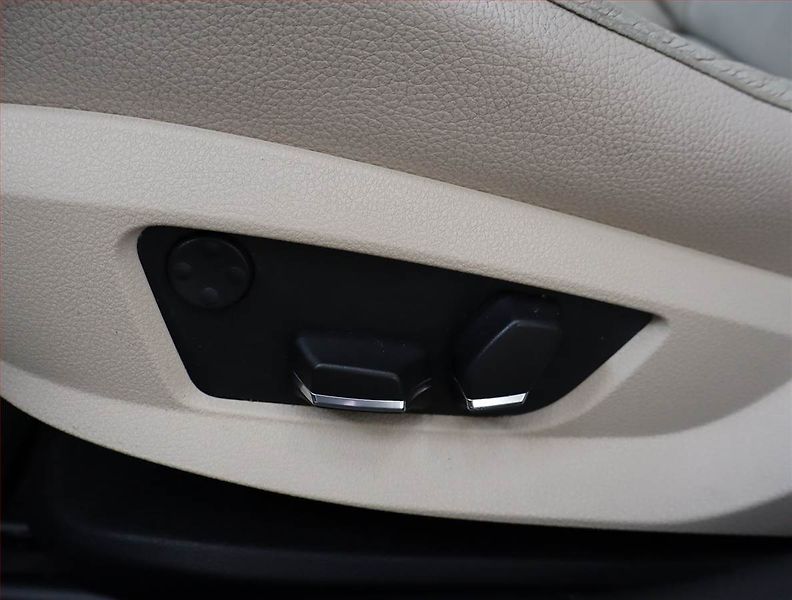 BMW Řada 5 (2012) 530d xDrive, 4X4, Automat - fotka 19 z 22