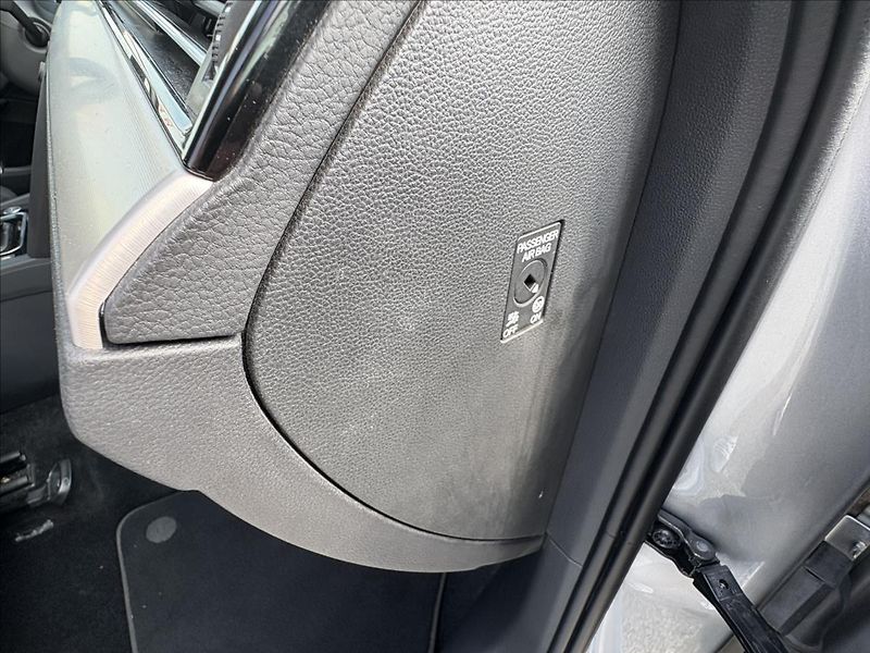 Volkswagen Passat 2,0 TDi140kW,Matrix,ACC,Kamera - fotka 33 z 45