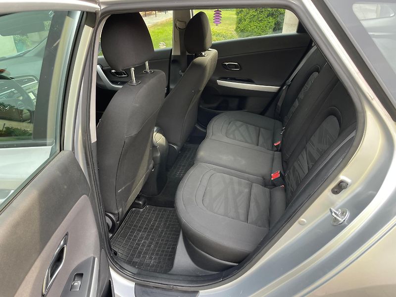 Kia Ceed 1,6 CRDi 100kW AUTOMAT - fotka 12 z 24