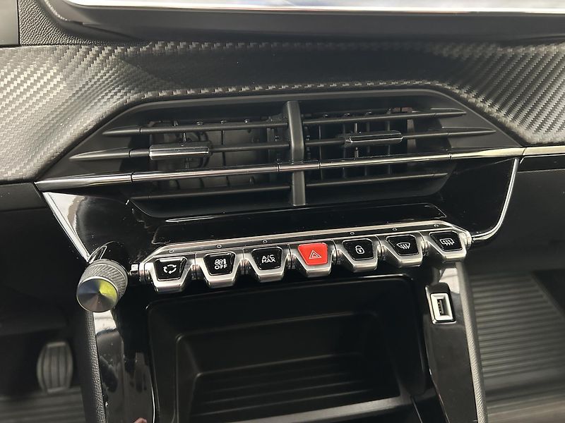 Peugeot 2008 1.2 PureTech Active - fotka 25 z 27