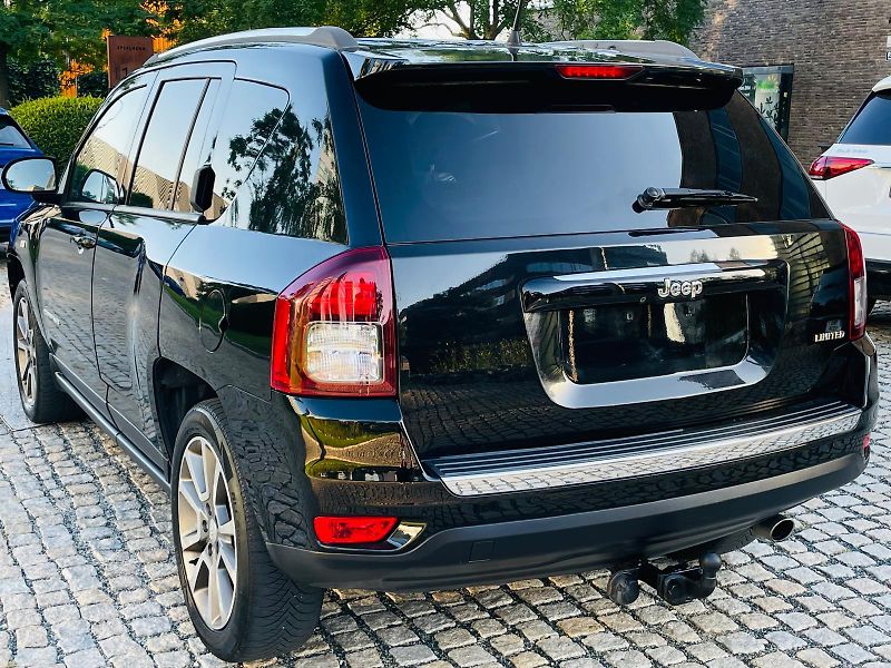 Jeep Compass 2.4i 4x4 AUT KAMERA TAŽNÉ - fotka 17 z 47