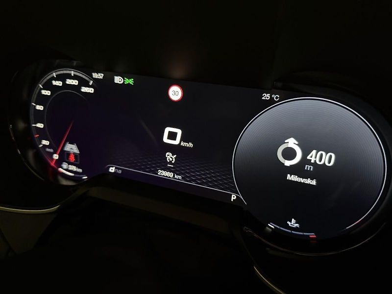 Alfa Romeo Giulia (2025) 2.2 JTD 210k AT8 ZF Q4 4x4 Int - fotka 17 z 26