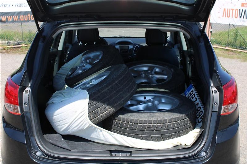 Hyundai ix35 2,0 i  KLIMA,STK 5/2028,TAŽNÉ - fotka 14 z 30
