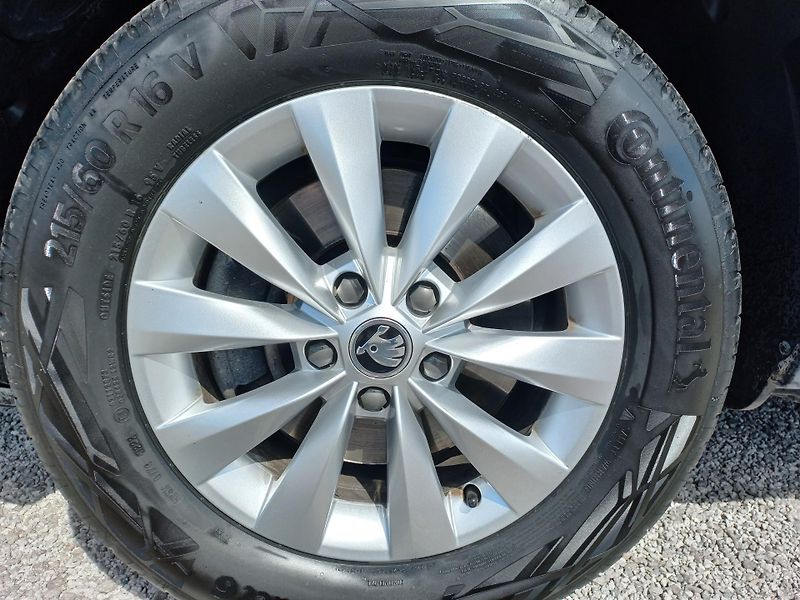 Škoda Karoq (2024) 2.0TDi 85kW DSG ČR DPH Fresh - fotka 17 z 21