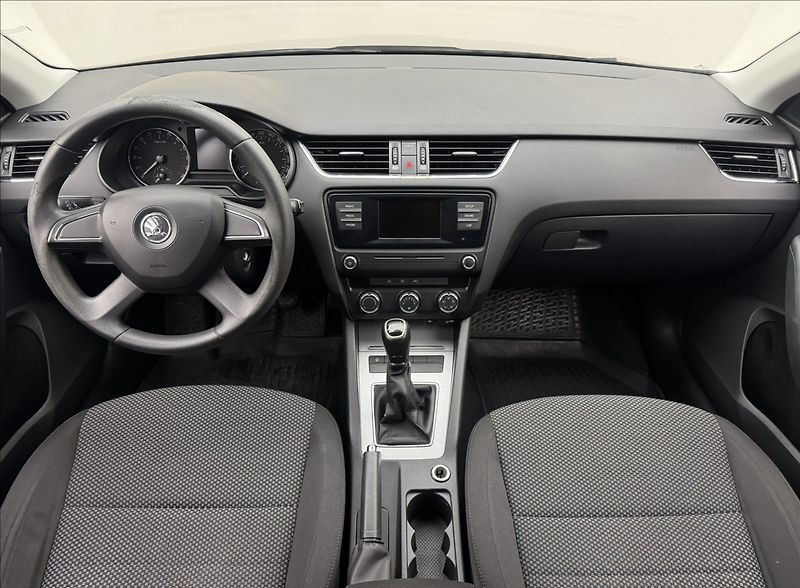 Škoda Octavia 1,6 TDi DPH KLIMA SENZORY ČR - fotka 7 z 30