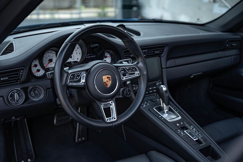 Porsche 911 (2018) 991 4 GTS Targa - fotka 19 z 38