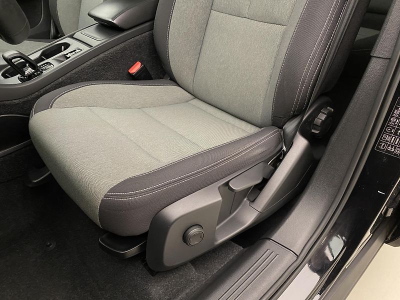 Volvo XC40 T2 MOMENTUM REZERVACE - fotka 24 z 44