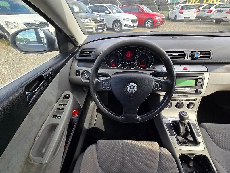 Volkswagen Passat (2005) 2.0 TDi 103KW Comfort - fotka 14 z 23