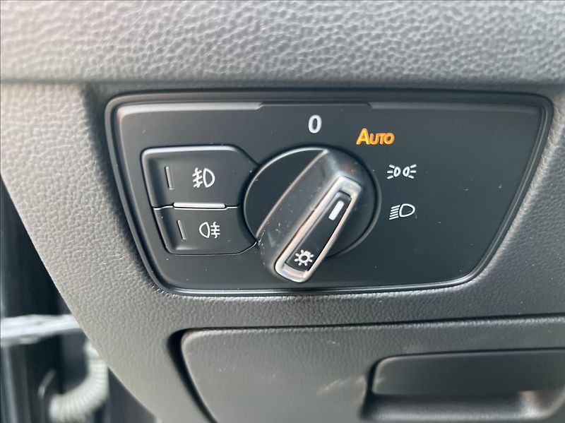 Volkswagen Passat 2,0 TDi Bussines DSG záruka - fotka 27 z 31