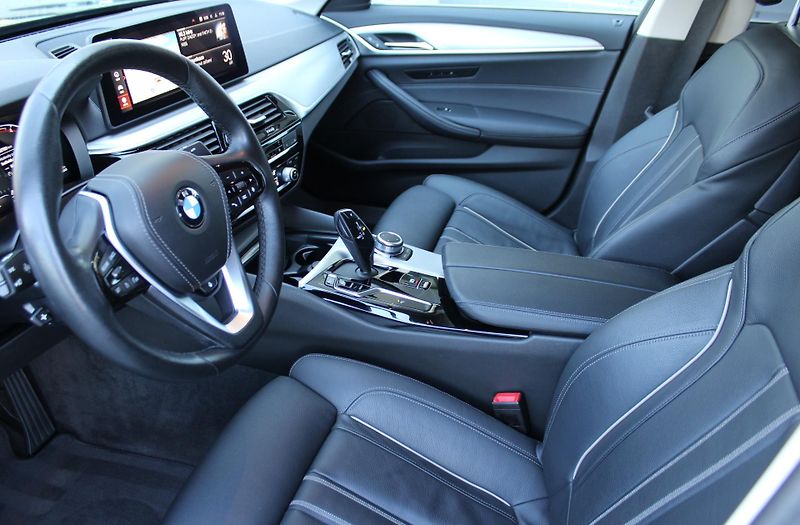 BMW Řada 5 520d - fotka 10 z 25