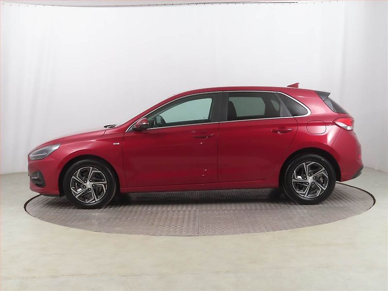 Hyundai i30 (2023) Family 1.5 T-GDI MHEV - fotka 3 z 19
