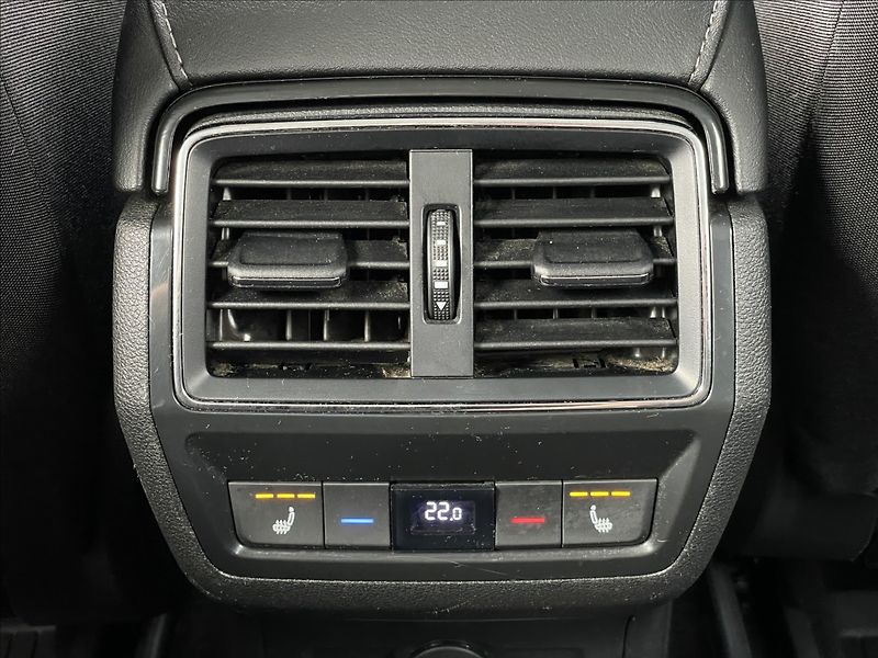 Škoda Karoq 2,0 TDI 4x4 DSG Ambition TAŽNÉ - fotka 12 z 23