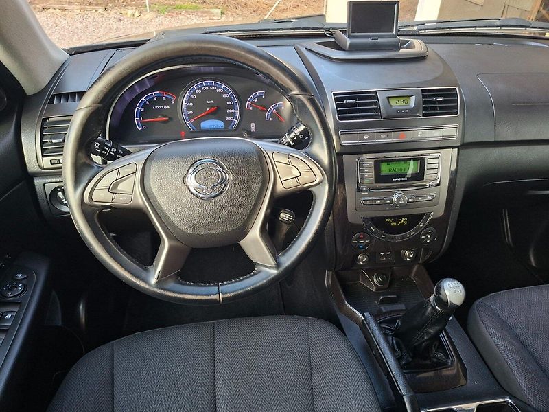 SsangYong Rexton (2015) RX200e-XDi 114kW 4WD 7.MÍST - fotka 12 z 45