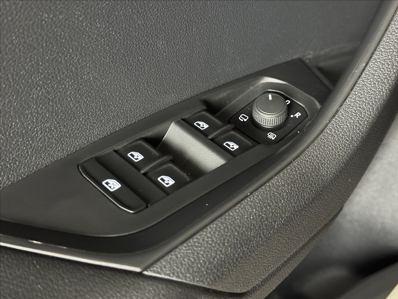 Škoda Karoq 1,5 TSi  DSG Style LED Kamera - fotka 20 z 46